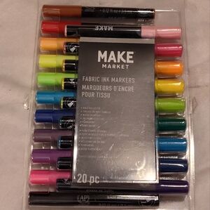 NWT!! MAKE Fabric Markers (20ct)